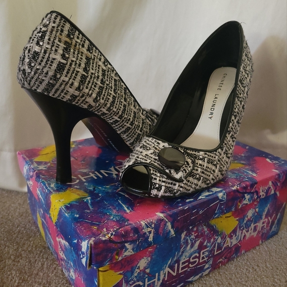 Chinese Laundry Shoes - ✨️HP✨️ Chinese Laundry Tweed Peep Toe Heels Black White *sz 9*
